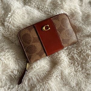 Coach Essential Small Zip Around Card Case